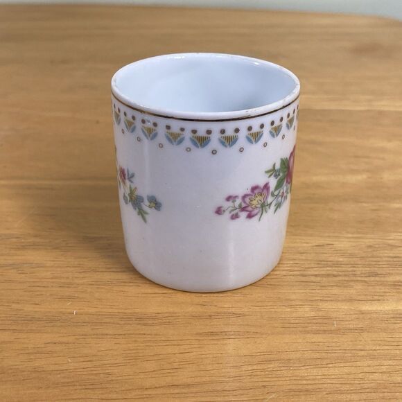 Vintage Demitasse Expresso Porcelain Tea Cup & Saucer Red Rose Pattern Gold Trim - Picture 9 of 14